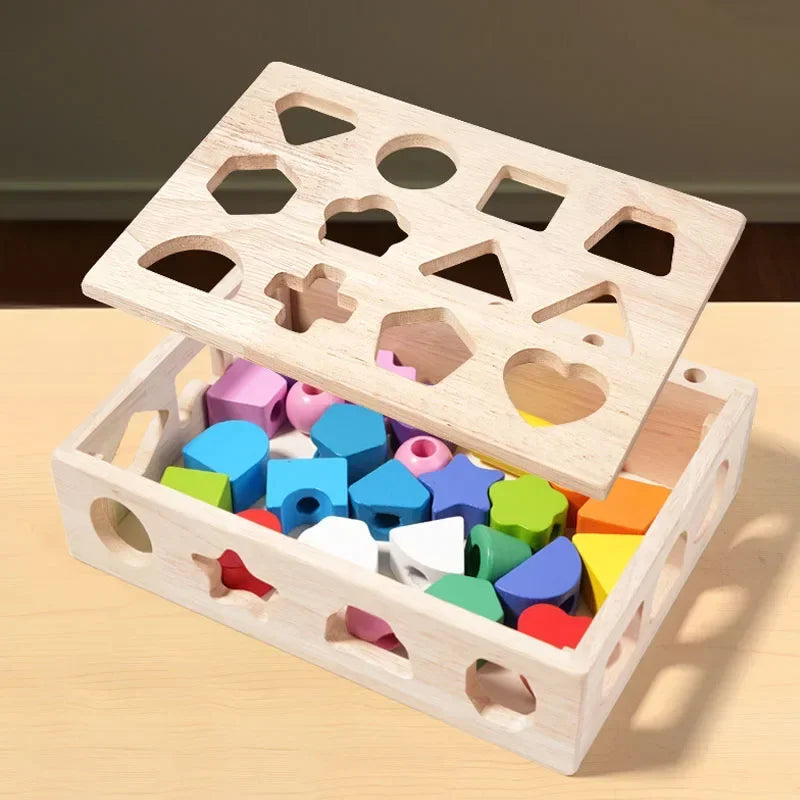 Puzzle de tri Montessori en bois avec compartiments et formes géométriques pour apprendre à trier et reconnaître les couleurs