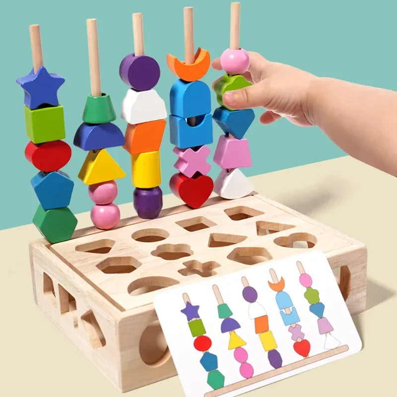 Jouet Montessori de tri avec perles colorées à enfiler favorisant la coordination œil-main et l’apprentissage des formes chez le bébé.